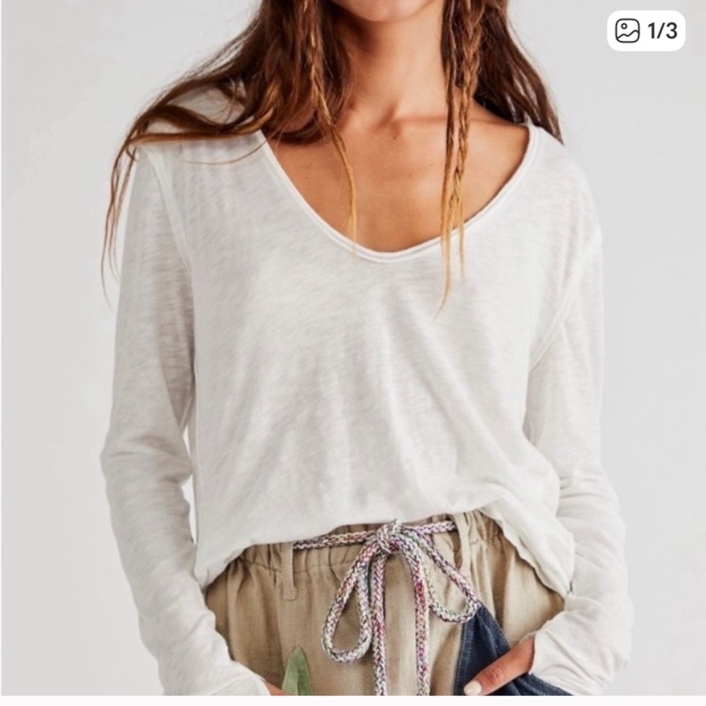 We The Free It's A Secret White Long Sleeve Scoop Neck Elevated Basic Tee Size S
